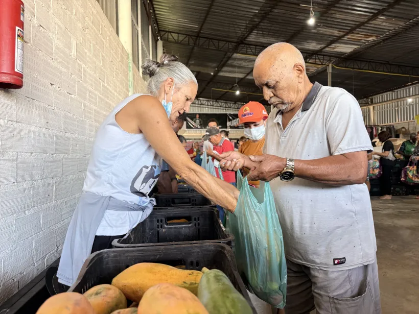 Frutas, verduras e cestas básicas